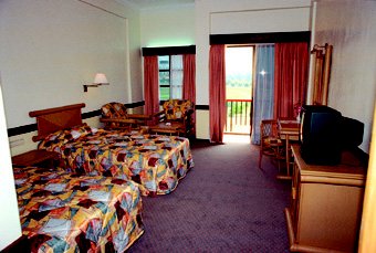Hotel Twin Room.jpg (25432 bytes)